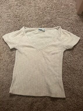 Urban Outfitters Cream Ribbed V-Neck Short Sleeve Top | Size Medium
